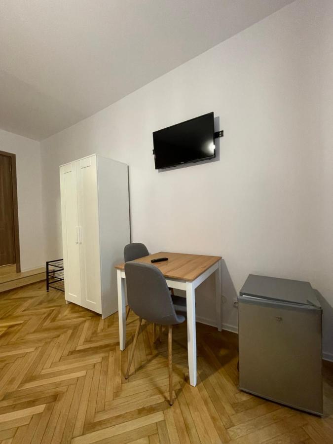 Schei Central Studios In The Heart Of Brasov Exterior photo