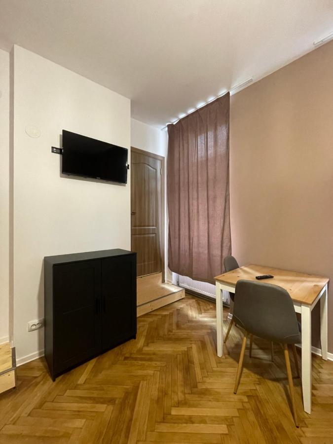 Schei Central Studios In The Heart Of Brasov Exterior photo
