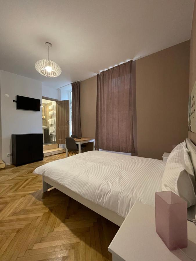 Schei Central Studios In The Heart Of Brasov Exterior photo