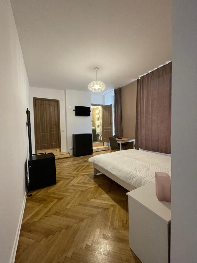 Schei Central Studios In The Heart Of Brasov Exterior photo