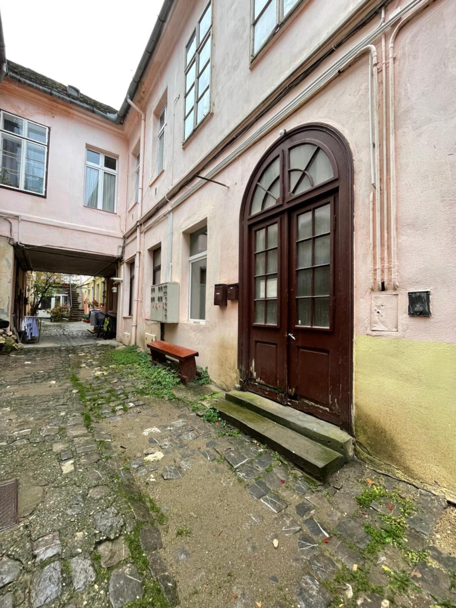 Schei Central Studios In The Heart Of Brasov Exterior photo